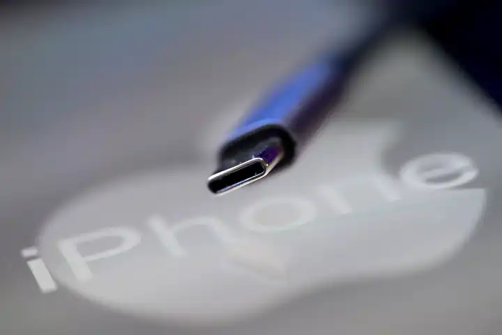 Avrupa'da Lightning Bağlantılı iPhone'lar Yok!