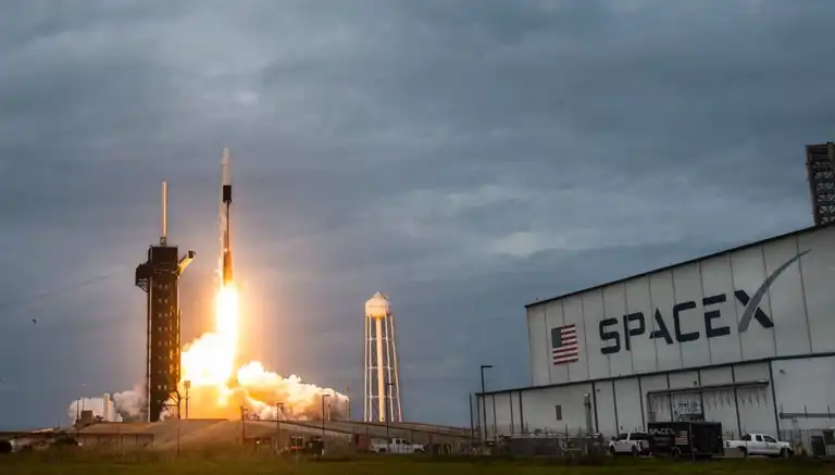 SpaceX, Yeni Nesil Starlink Uydularını Yörüngeye Yerleştiriyor